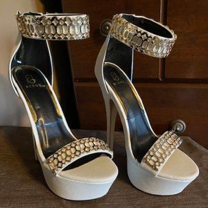 New~Scene Munro White Ankle Strap Heels with gold. Size-7 Never worn w/ box